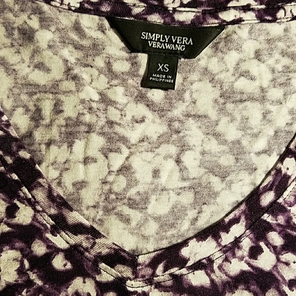 Vera Wang floral v-neck tee, size XS - Picture 4 of 4